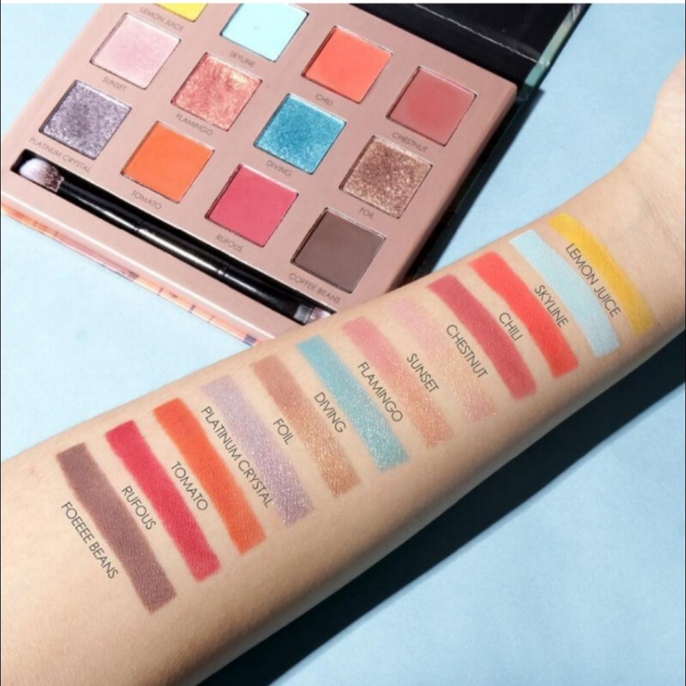 BNIB🌞SO HOT🌞 eyeshadow palette